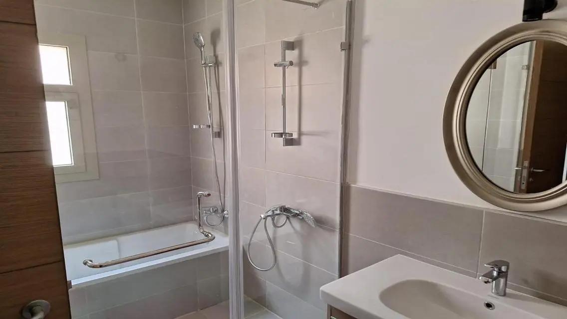 Luxury Apartment for Sale with 5 Rooms and Private Pool