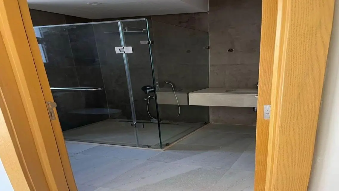 Luxury 3-Bedroom Apartment with Scenic Lake View