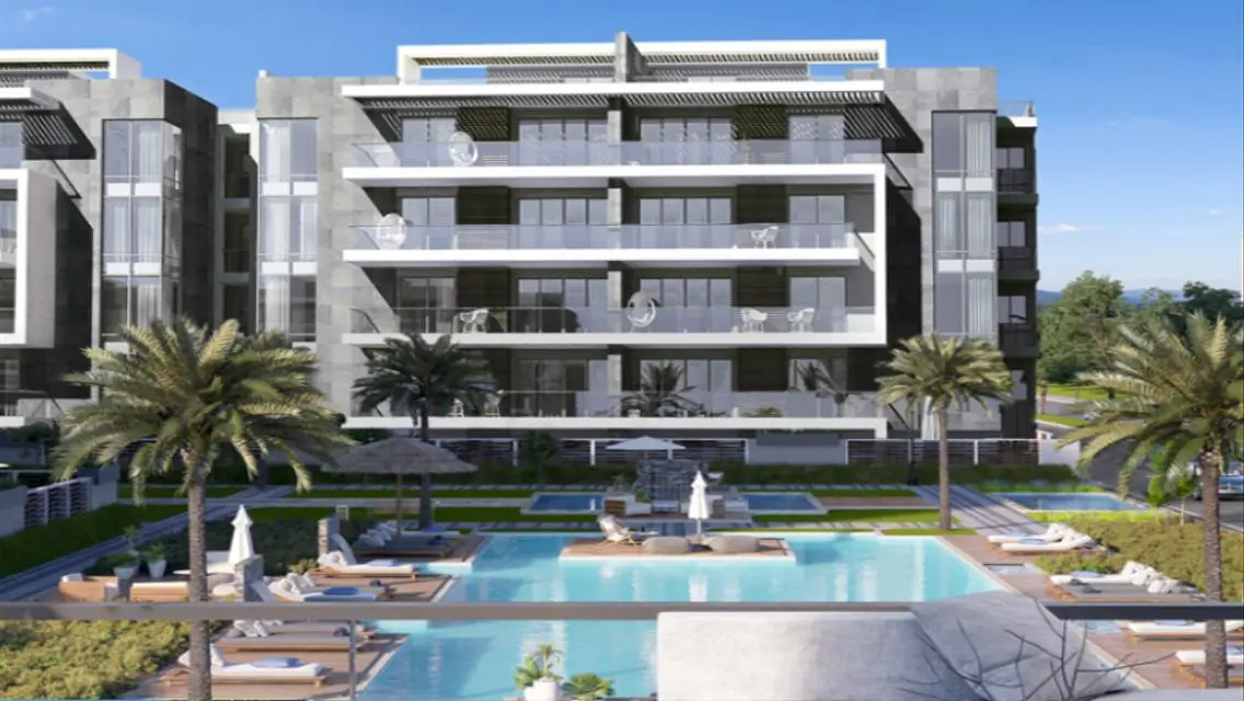 Luxury Apartment in the Heart of the City with Lake View