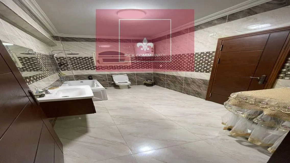 شقة فاخرة بمساحة متسعة للبيع