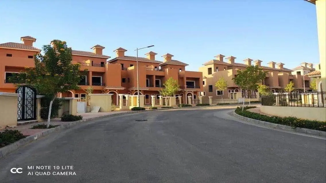 شقة فاخرة بمساحة كبيرة مع مسبح خاص وإطلالة مميزة