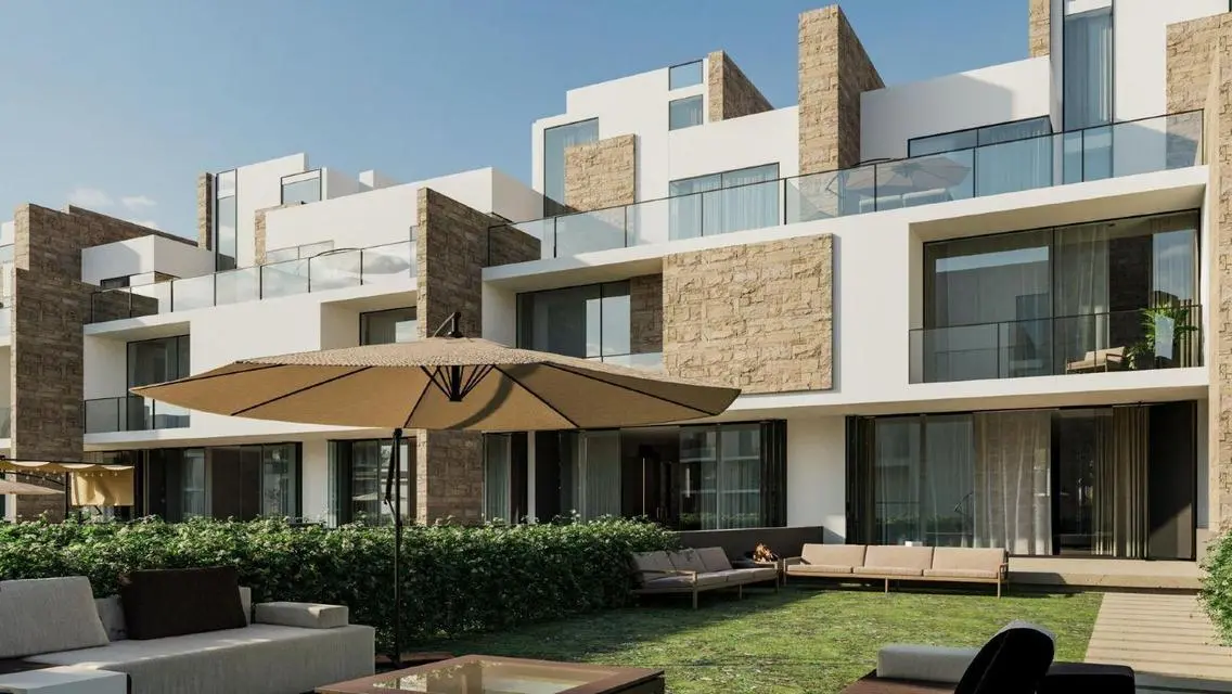 Luxury Apartment with Stunning Lake Views