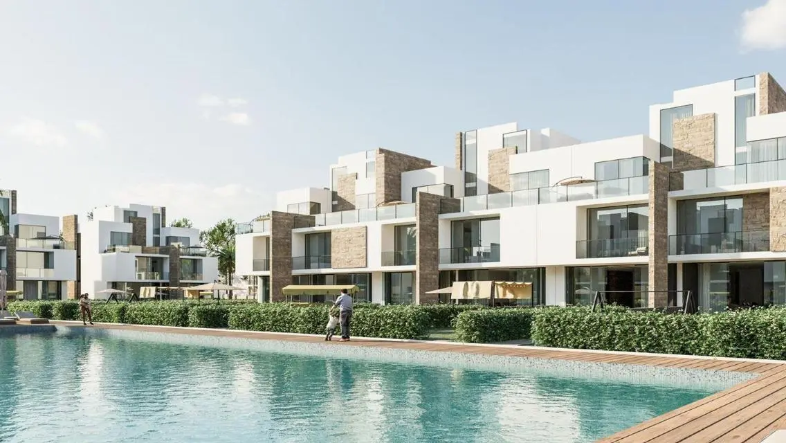 Luxury Apartment with Stunning Lake Views