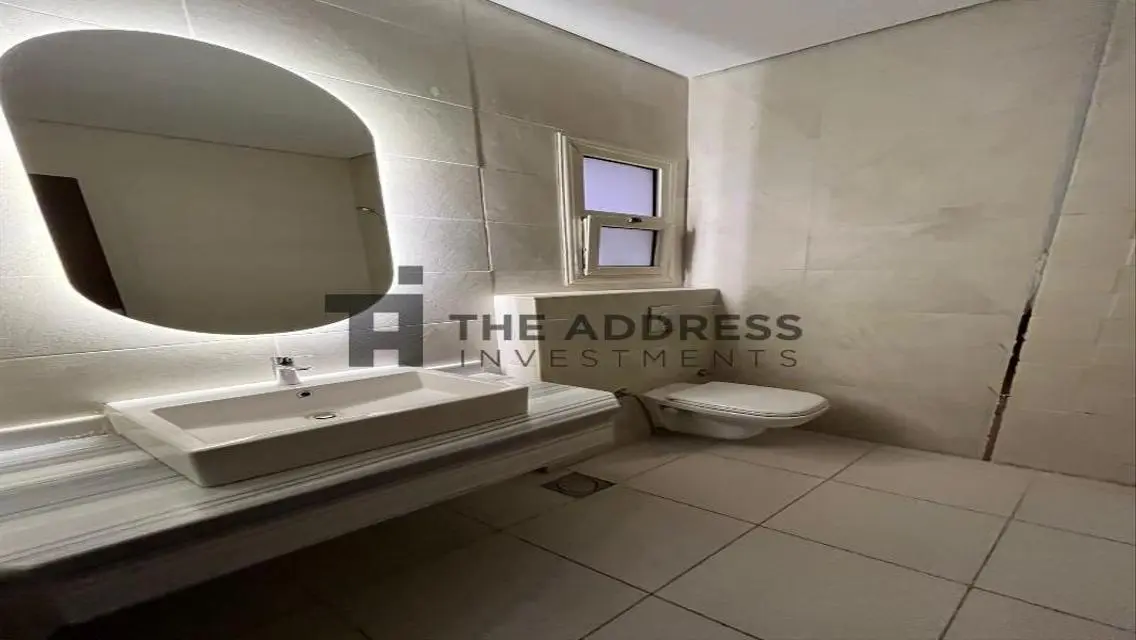 Exclusive Investment in AUC