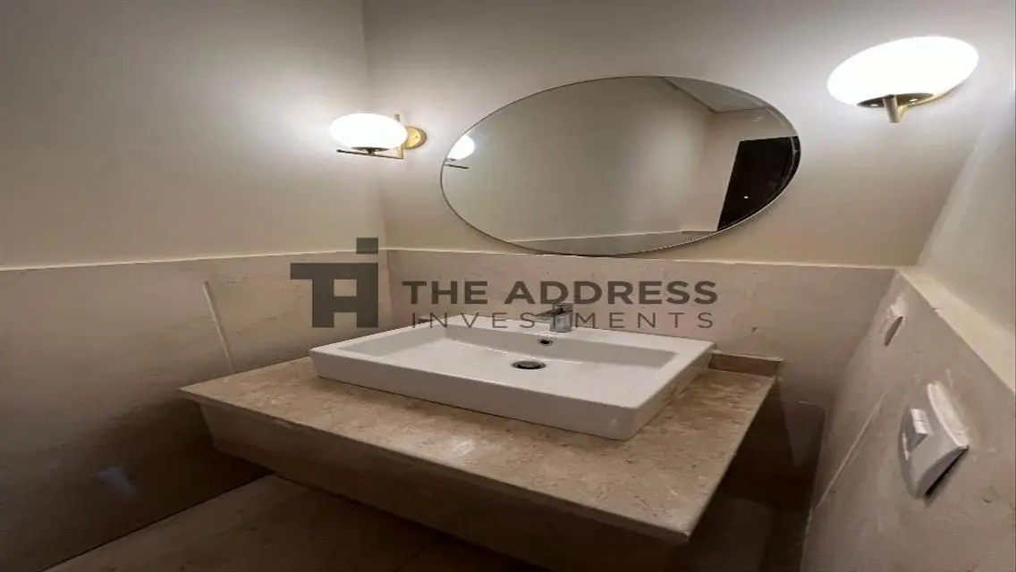 Exclusive Investment in AUC