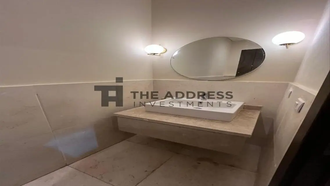 Exclusive Investment in AUC