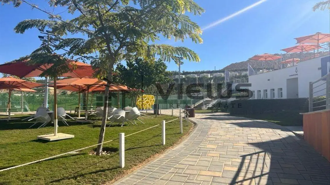 Luxurious Apartment for Sale with Ample Space
