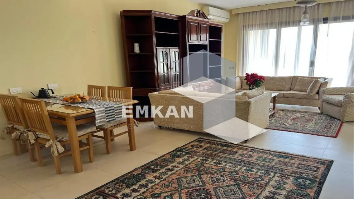 شقة فاخرة للبيع مع حديقة خاصة ومرافق متكاملة