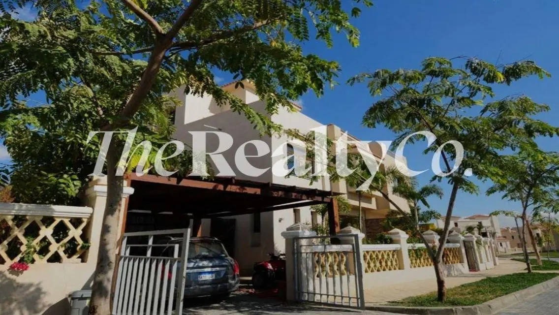 Luxury Stand-Alone Villa with Pool in Palm Hills