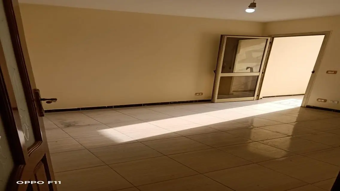 عقار للإيجار بسعر مميز في موقع مركزي