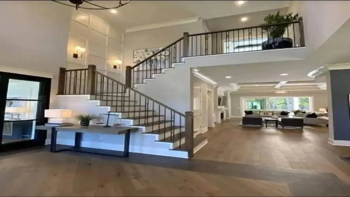 Modern Luxury Home with Private Garden and Pool