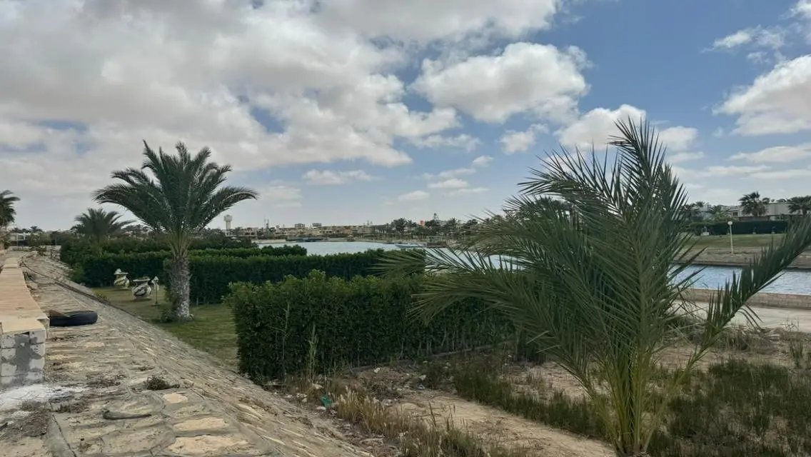 فيلا فاخرة للبيع في موقع متميز