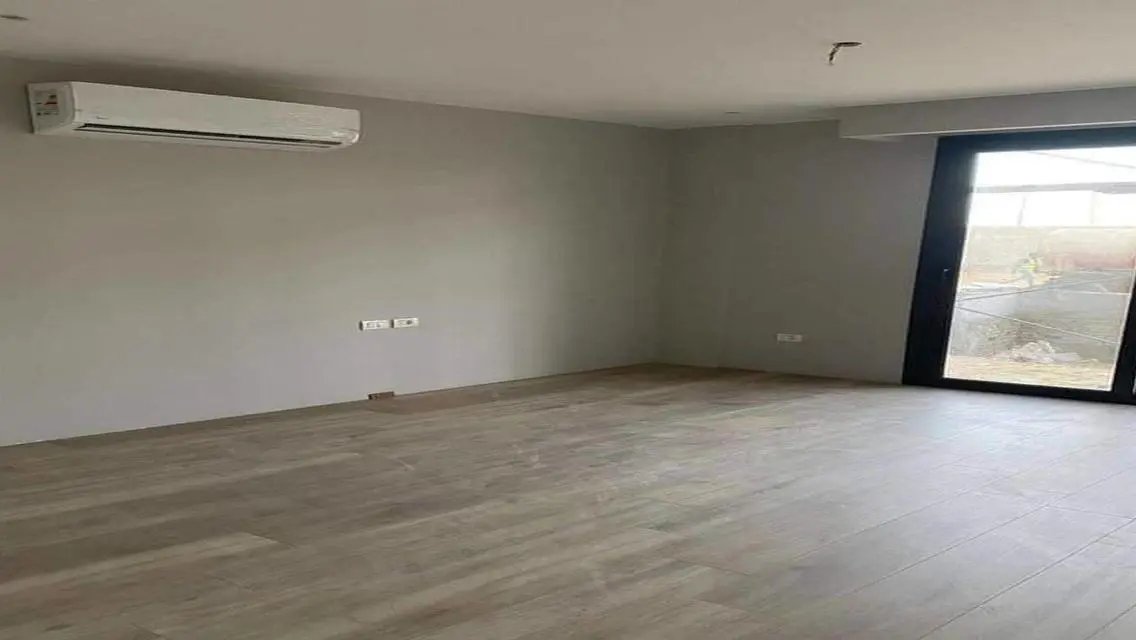 فيلا فاخرة بمساحة واسعة في دورا