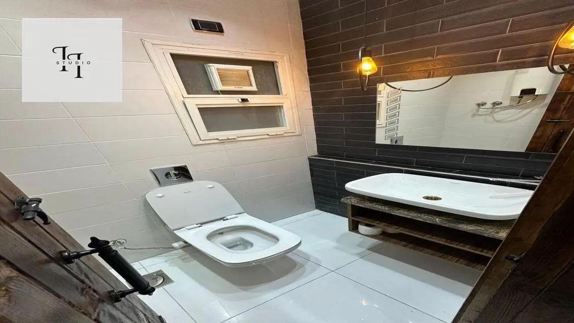Luxury 3-Bedroom Apartment in AUC 20