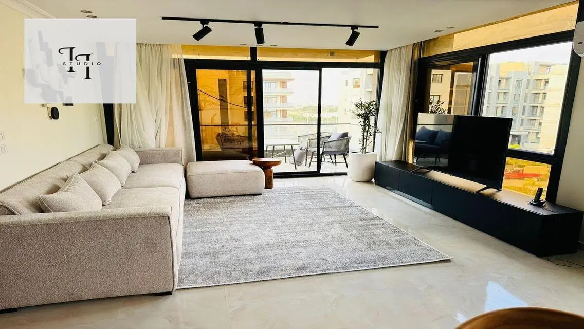 Stunning Apartment Near AUC