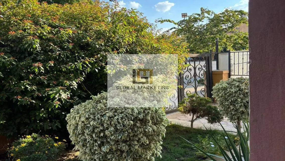 Luxury Apartment with 2500 meters in the Heart of the City