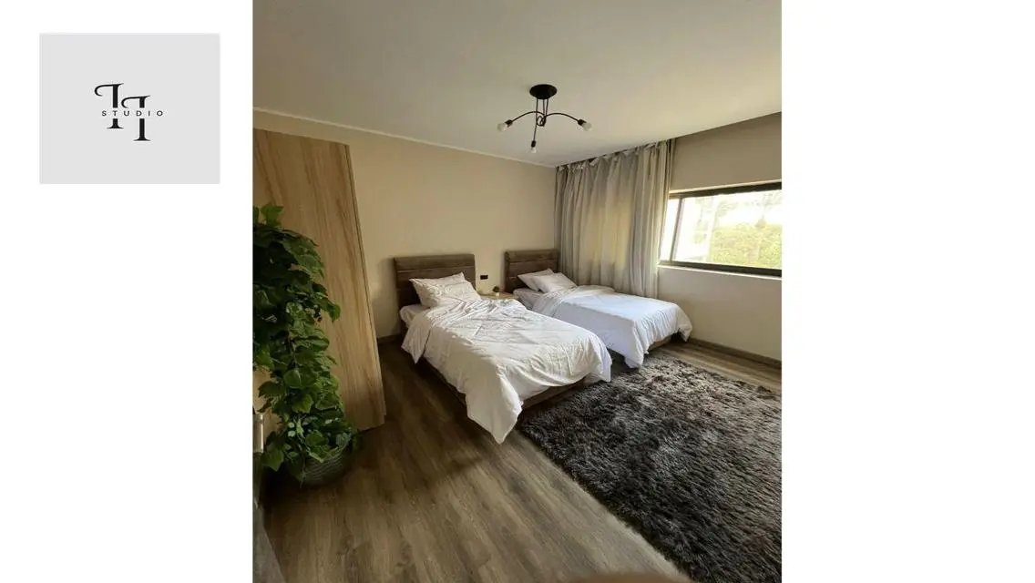 Luxury Apartment with Lake View