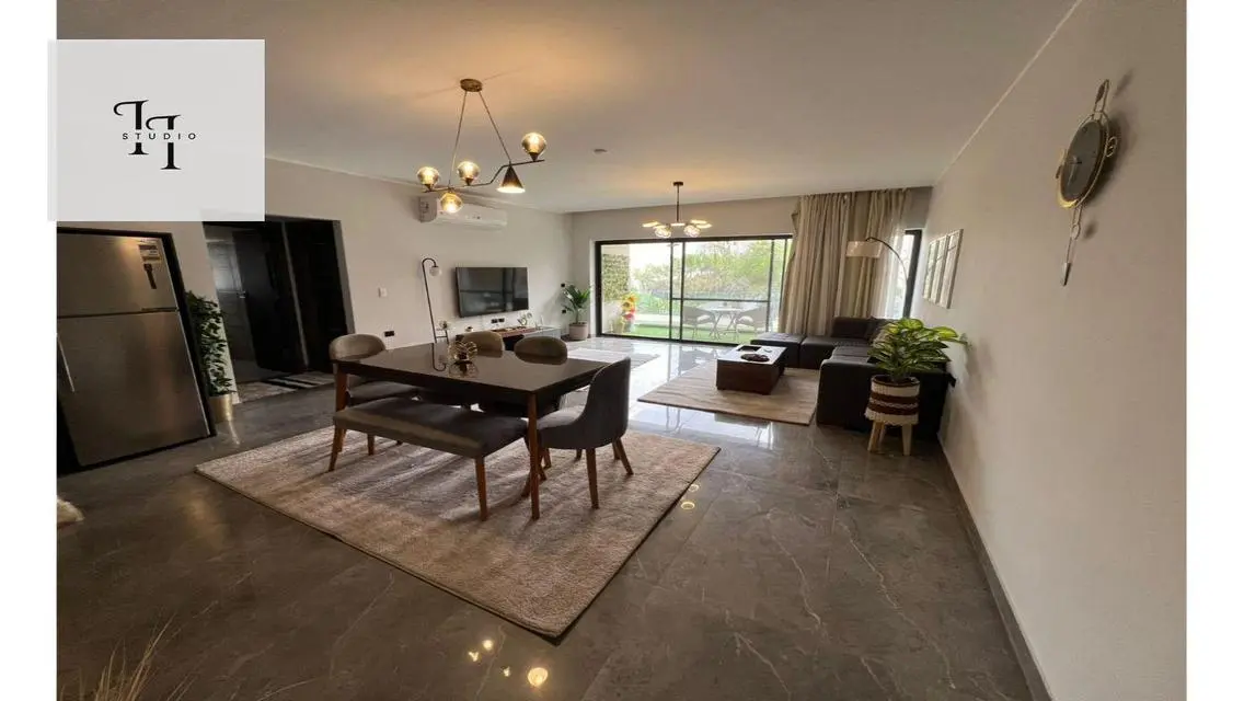 Luxury Apartment with Lake View