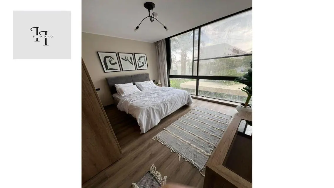 Luxury Apartment with Lake View