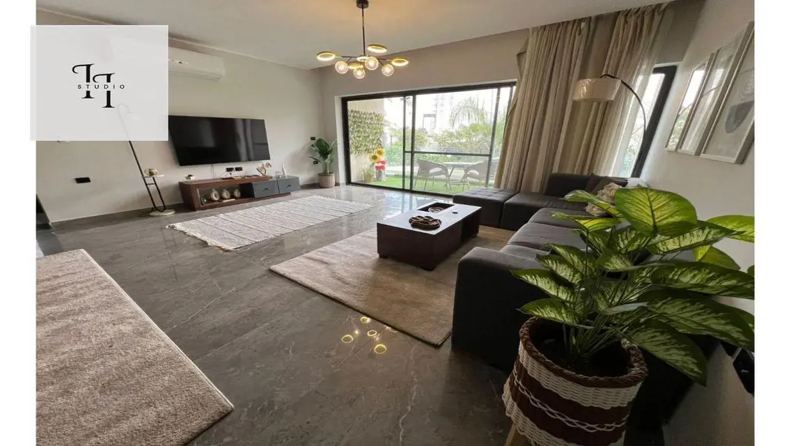 Luxury Apartment with Lake View