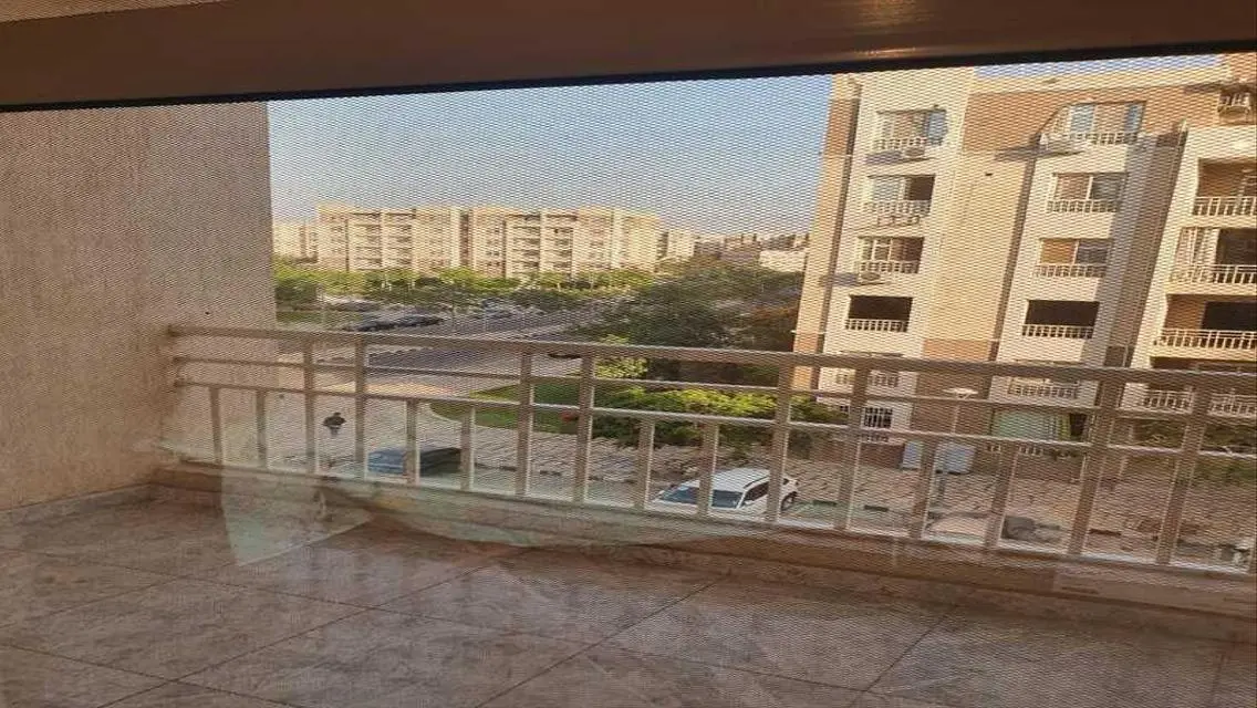شقة فاخرة بمساحة واسعة مع حمام سباحة ونادي صحي