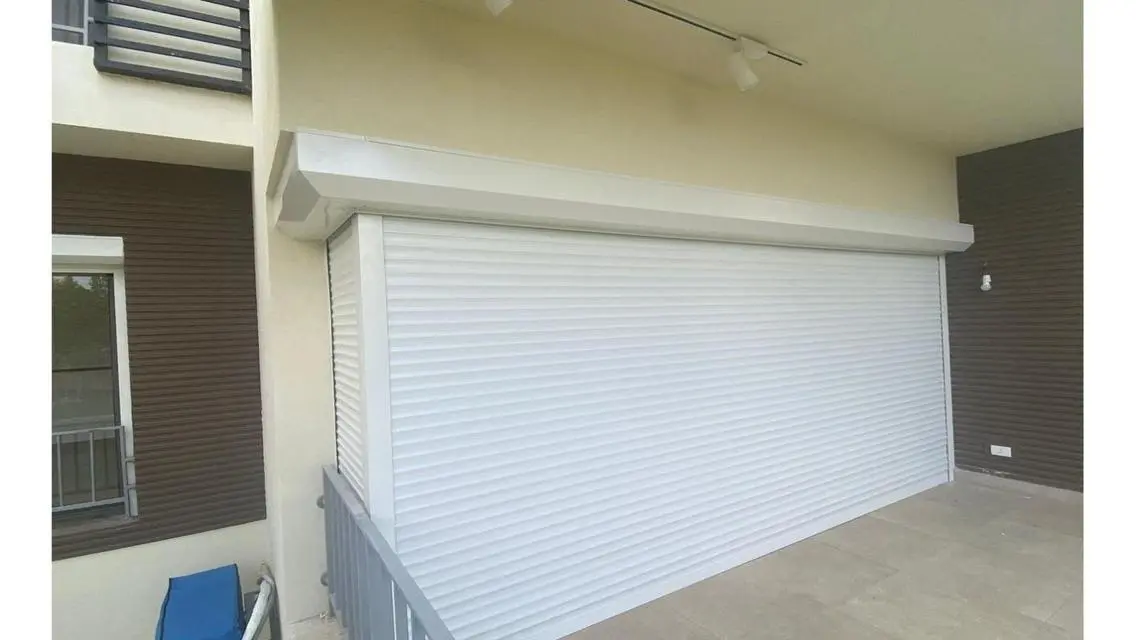 فيلا مميزة للبيع مع حديقة خاصة وإطلالات رائعة