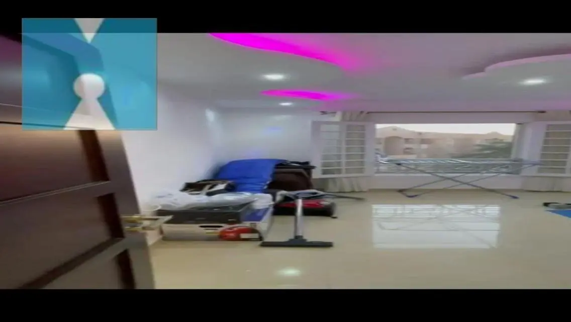 شقة عصرية مع شرفة وتجهيزات مطبخ في المبنى
