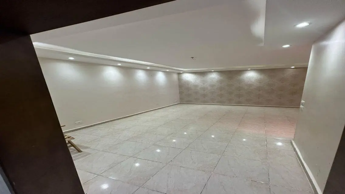 Spacious Apartment in B3 with 200 sqm
