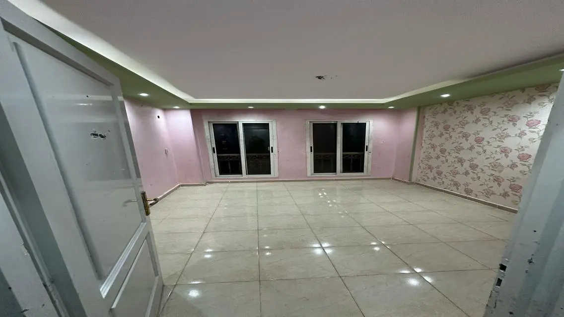 Spacious Apartment in B3 with 200 sqm