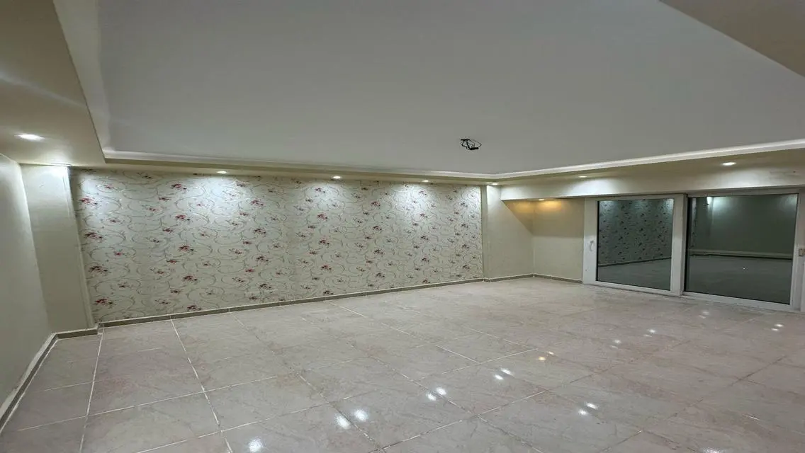 Spacious Apartment in B3 with 200 sqm