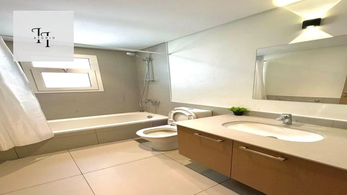 Luxurious 3-Bedroom Apartment with Stunning Amenities