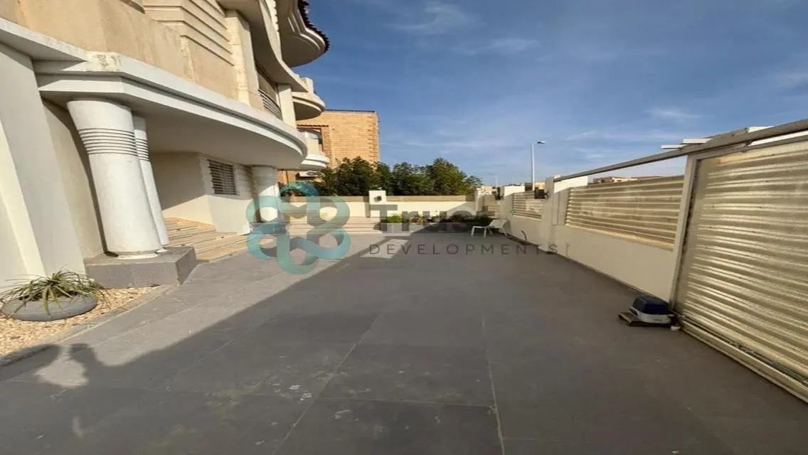 شقة فاخرة 3 غرف نوم للإيجار بسعر 35000 جنيهاً