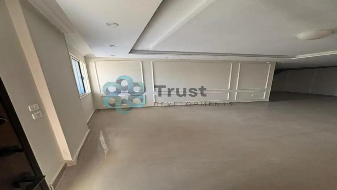 شقة فاخرة 3 غرف نوم للإيجار بسعر 35000 جنيهاً