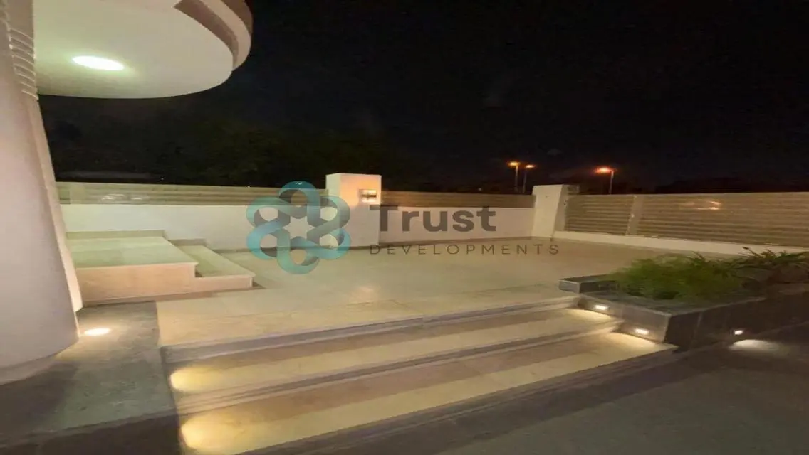 شقة فاخرة 3 غرف نوم للإيجار بسعر 35000 جنيهاً