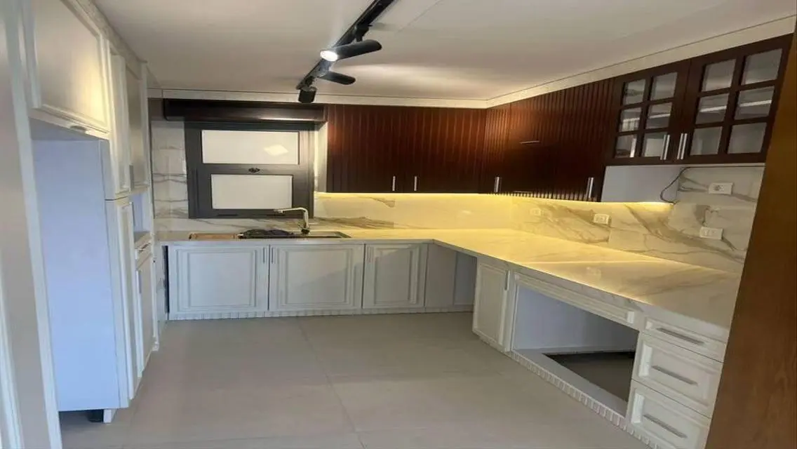 Luxury Apartment with Premium Amenities in Prime Location