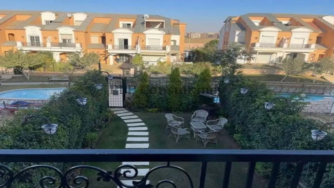 فيلا فاخرة في لايان بمسبح خاص وحديقة