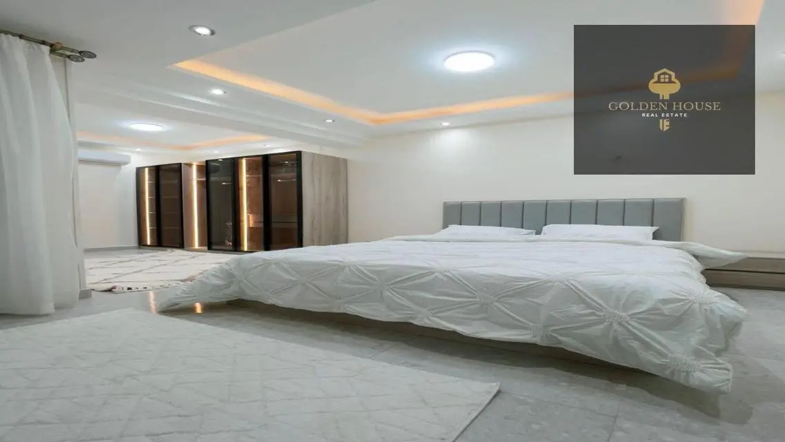 Stunning Apartment with Shared Balcony and Pool
