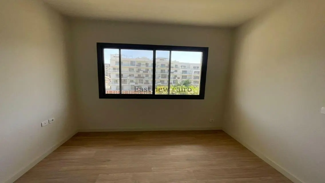 Luxury Apartment in V-Residence 200