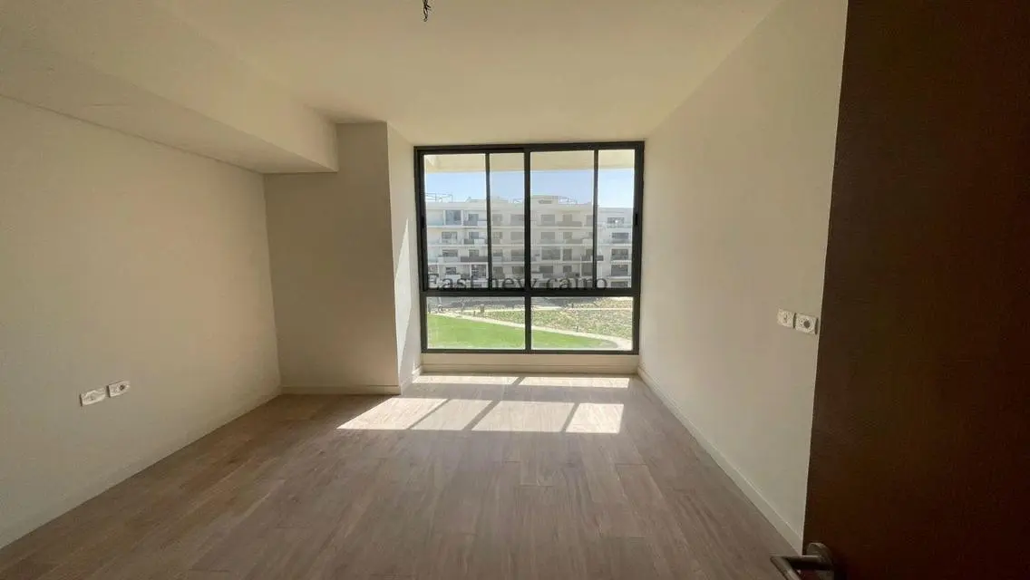 Luxury Apartment in V-Residence 200