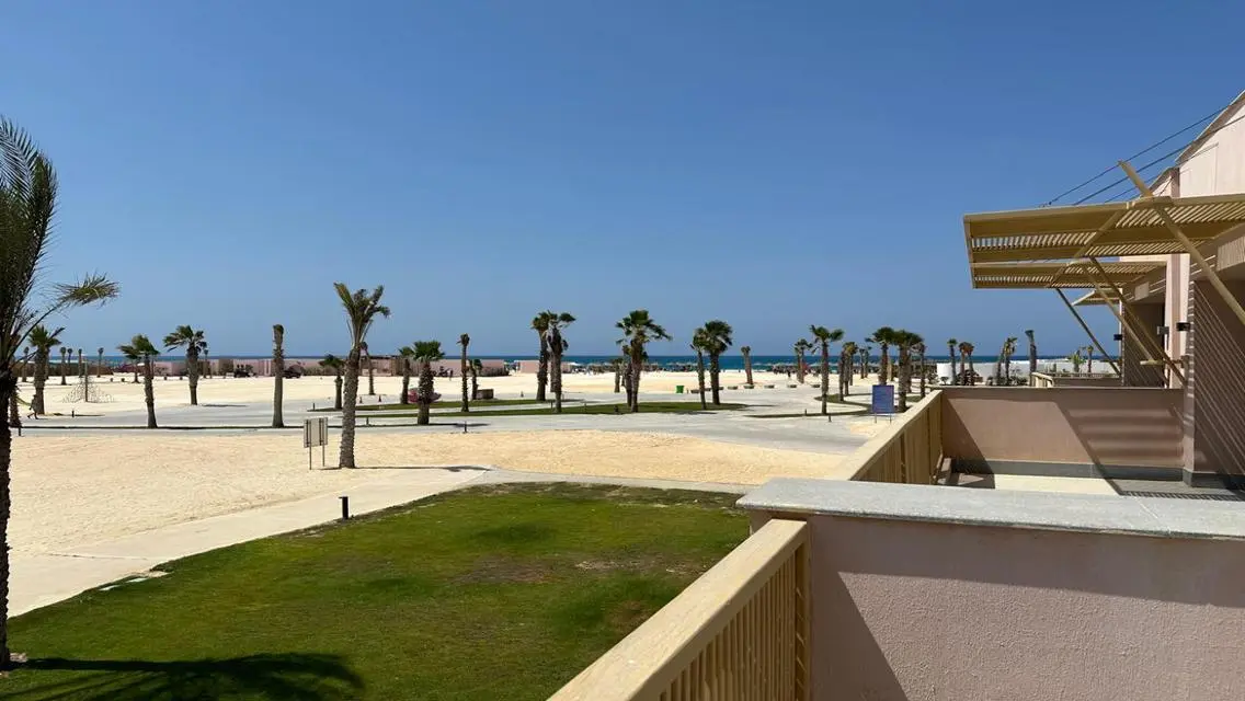 شقة مع شرفة مطلة على بحيرات