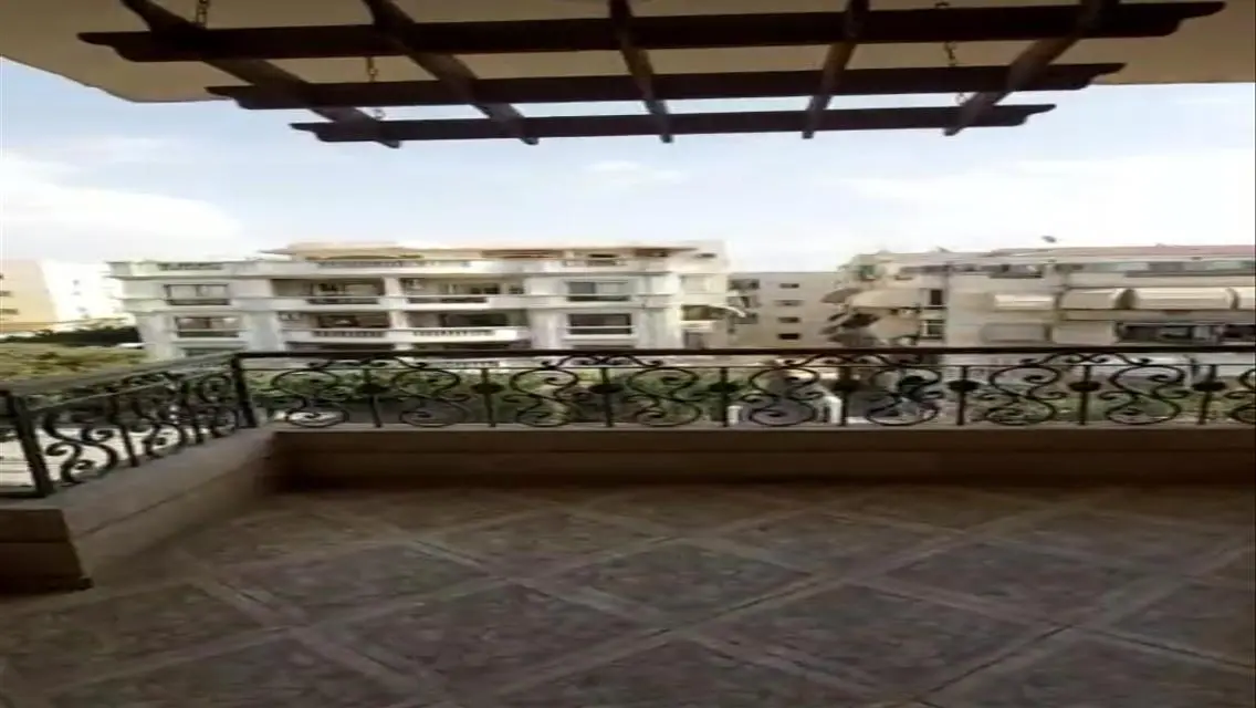 شقة فاخرة للبيع بمساحة واسعة