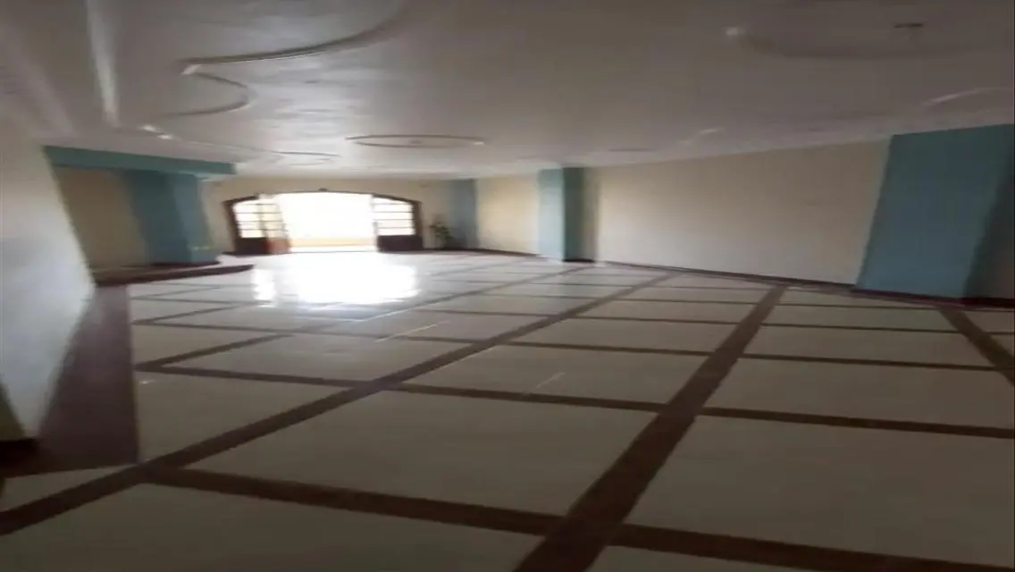 شقة فاخرة للبيع بمساحة واسعة