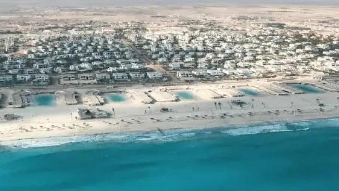 عقار متميز بمساحة واسعة وشرفة