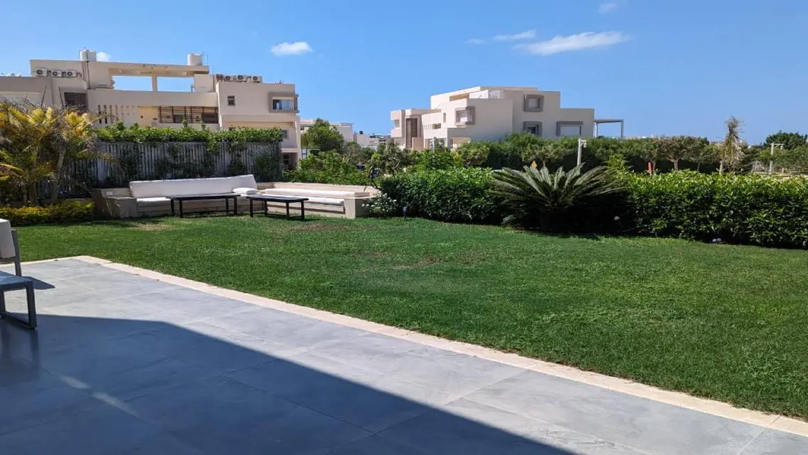 شقة رائعة للبيع بمساحة 2253 متر