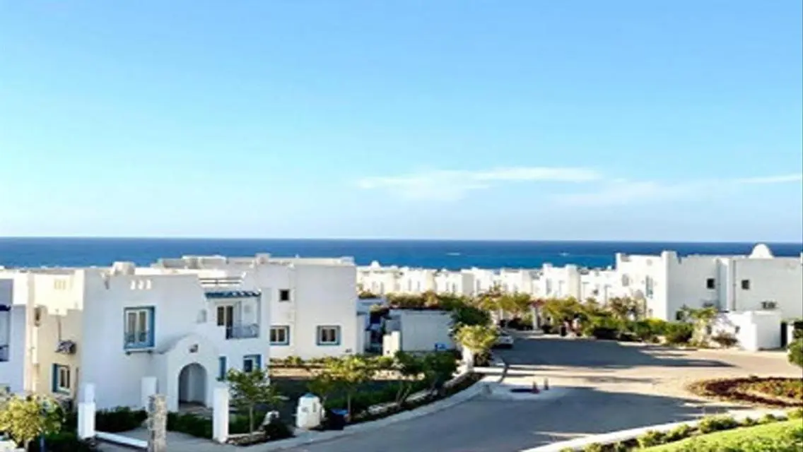 شقة فاخرة مطلة على البحيرة مع مرافق متميزة