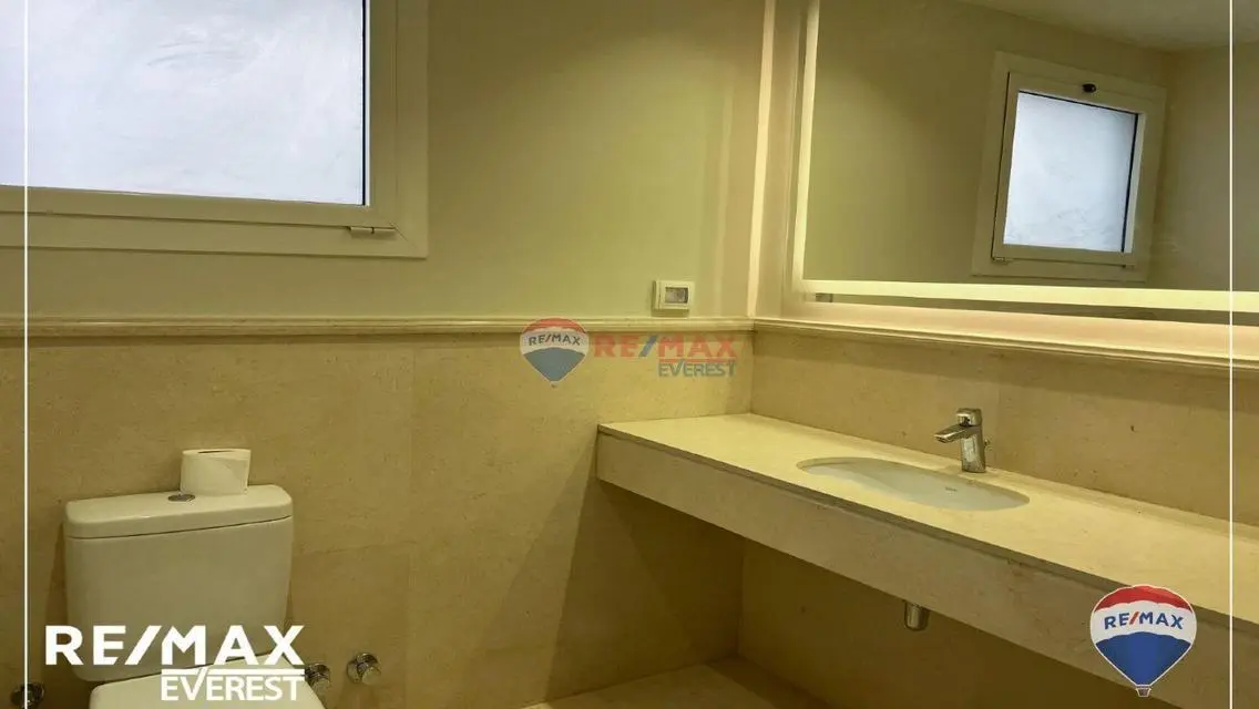 فيلا فاخرة مع حديقة ومسبح خاص