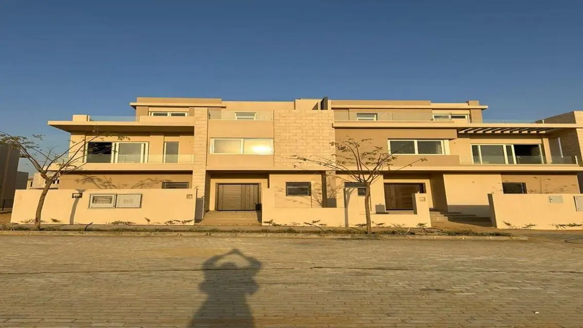 فيلا فاخرة مميزة للإيجار في موقع رائع