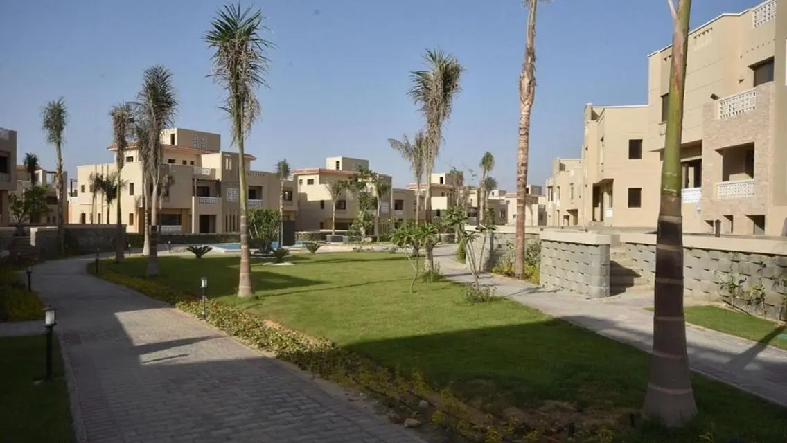 Luxurious Apartment in Green Compound 252