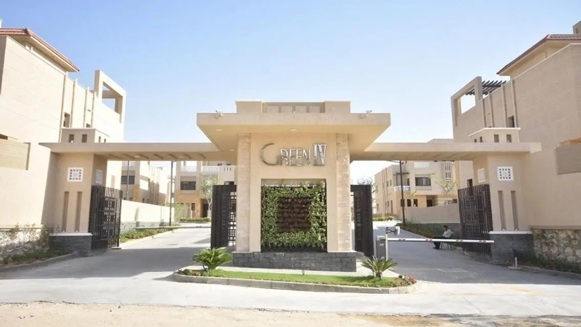 Luxurious Apartment in Green Compound 252