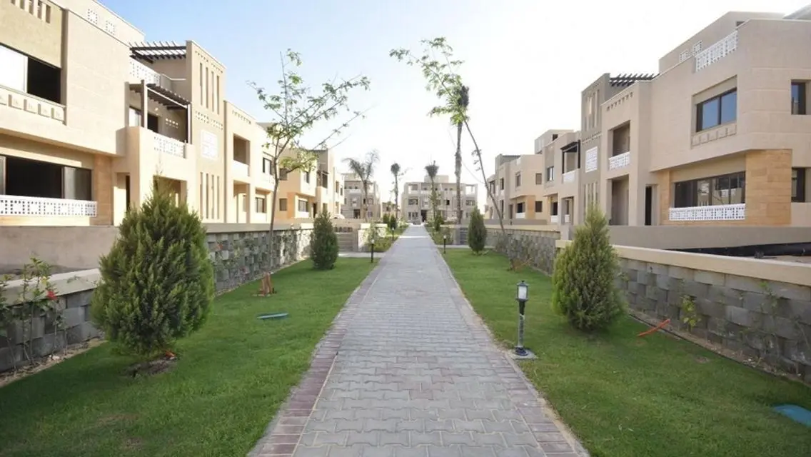 Luxurious Apartment in Green Compound 252